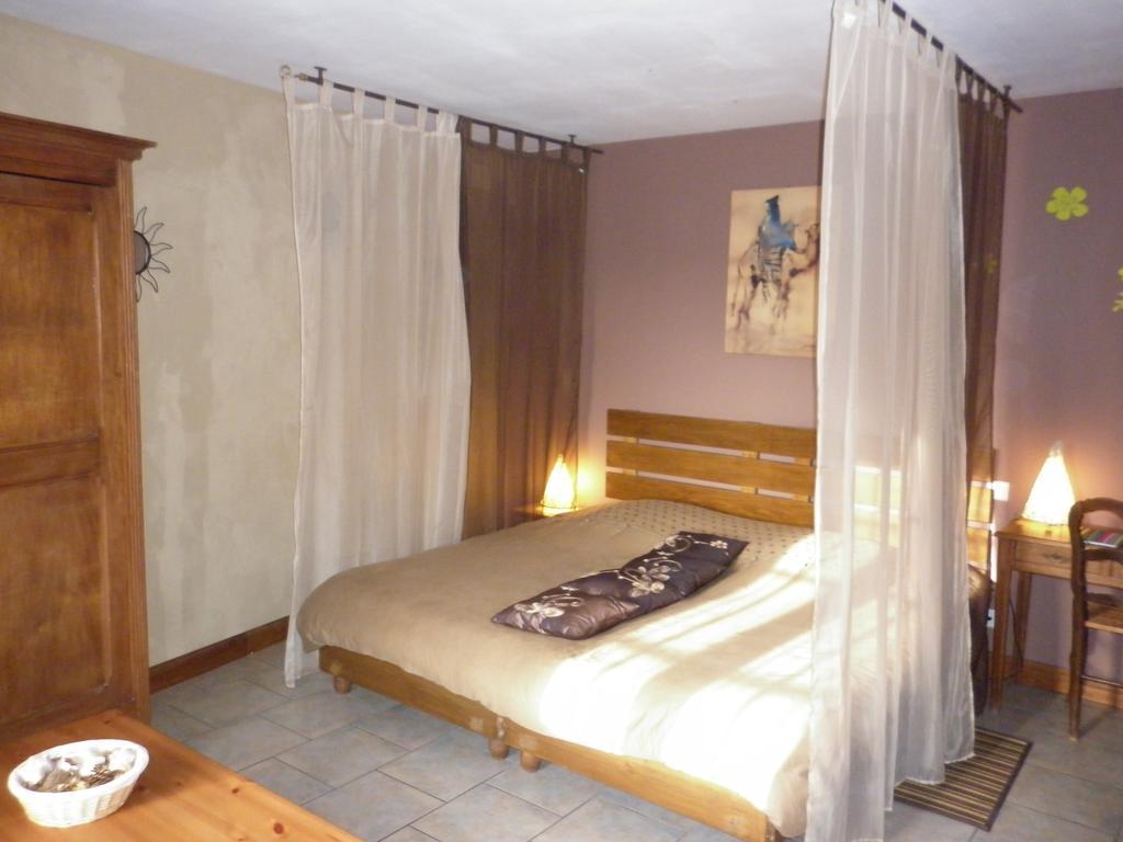 La Chartreuse Hotel Poilly-sur-Tholon Room photo